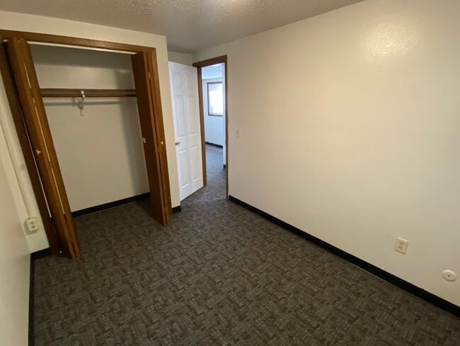 Photo - 915 4th St SE Unidad 2