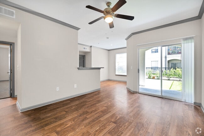 2BR, 2BA - 1,098SF - Living Room - Hadley Midtown