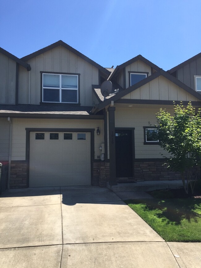 Photo - 1916 NW Kale Way