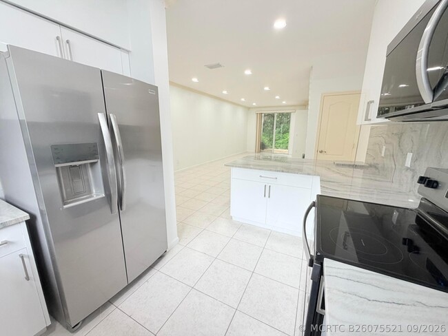 5738 NW 48th Ave