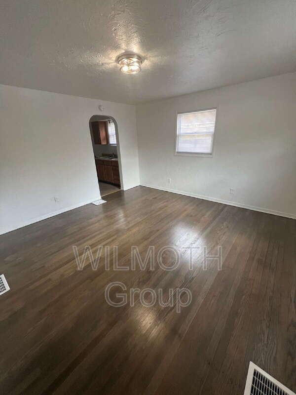 Photo - 702 W 23rd St