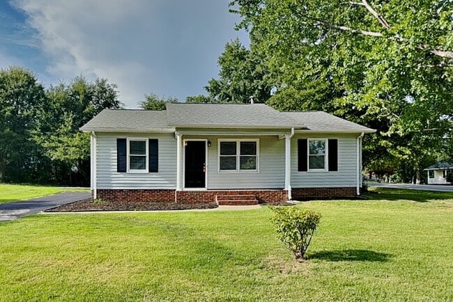 Building Photo - 2215 Medlin Ct