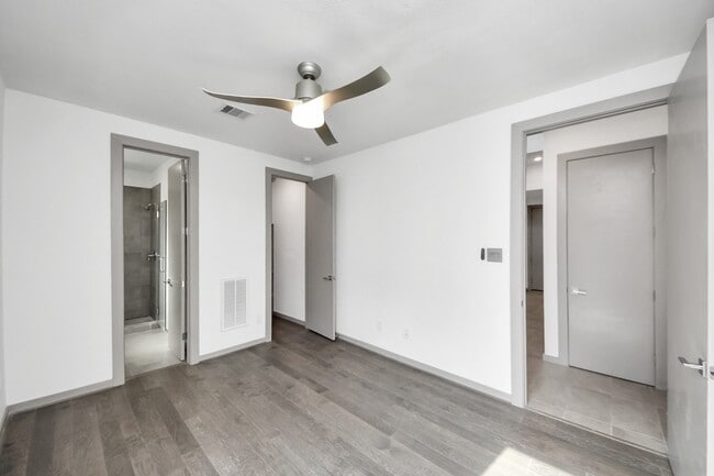 Photo - 2302 Johnson St