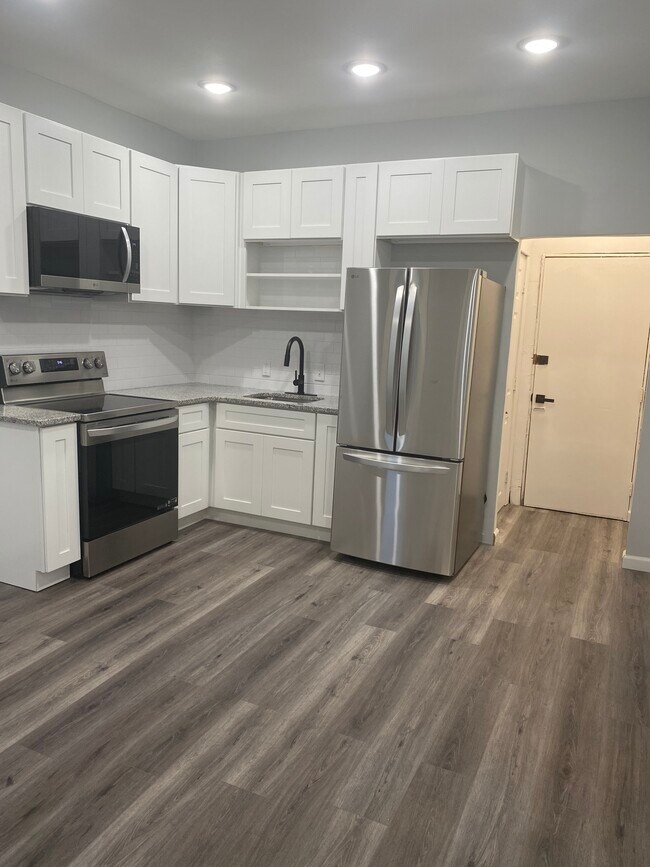 Photo - 6443 N Broad St