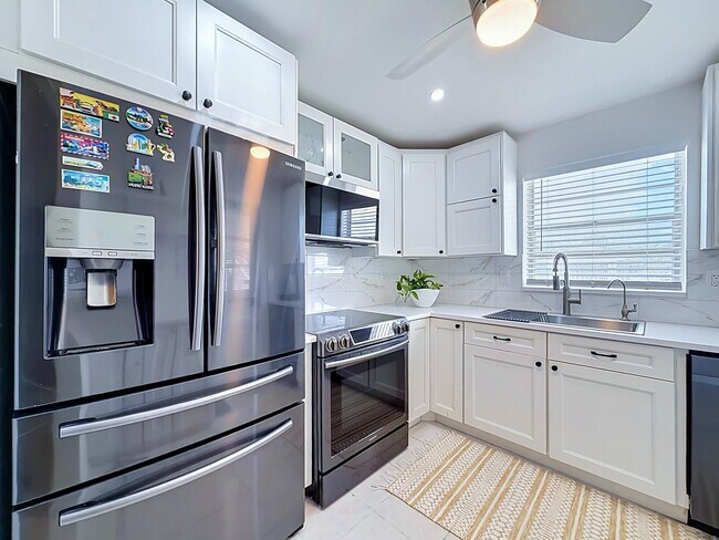 Photo - 2121 NE 68th St Unidad APT 109