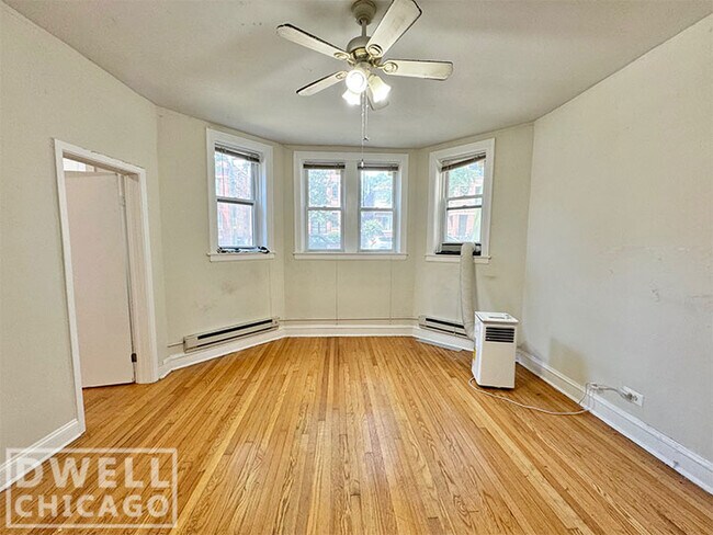 Building Photo - 3825 N Greenview Ave