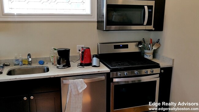 Building Photo - 9 Glenley Ter Rental