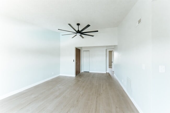 Building Photo - 1404 Condo Dr Unit 1404