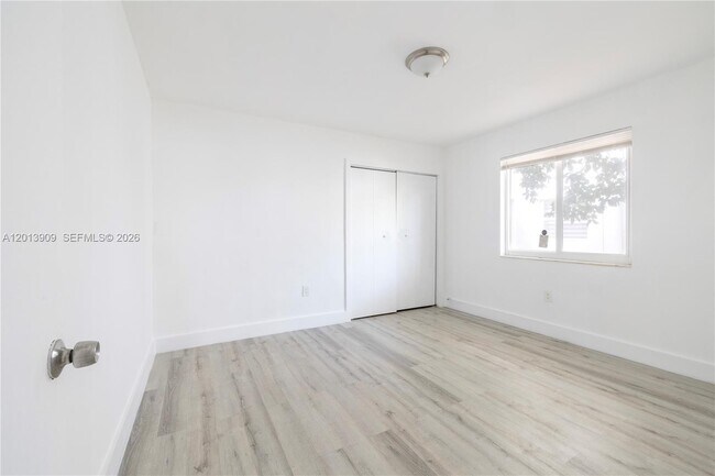 Photo - 1091 SW 4th St Unit 1