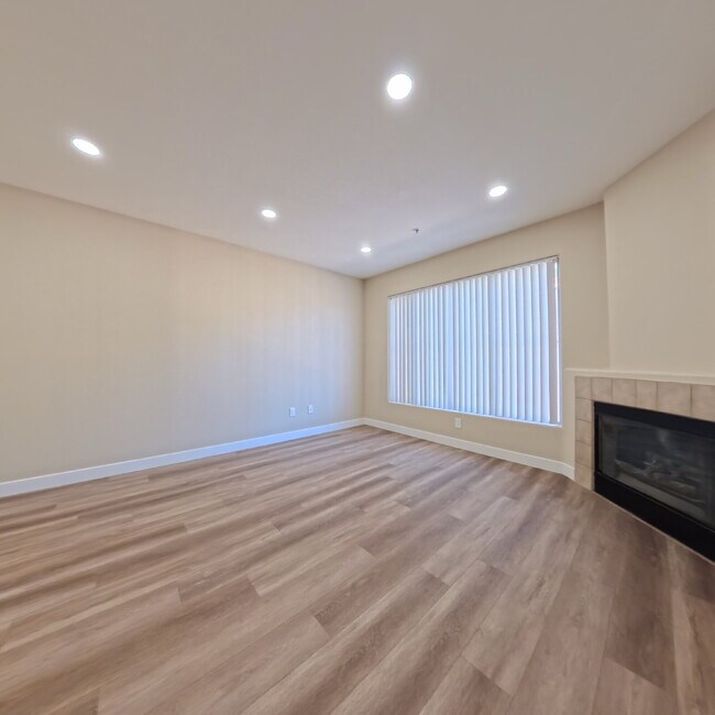 Photo - Resort-Style Living Year-Round Updated 1-Bed, 1-Bath Condo! Unidad 213