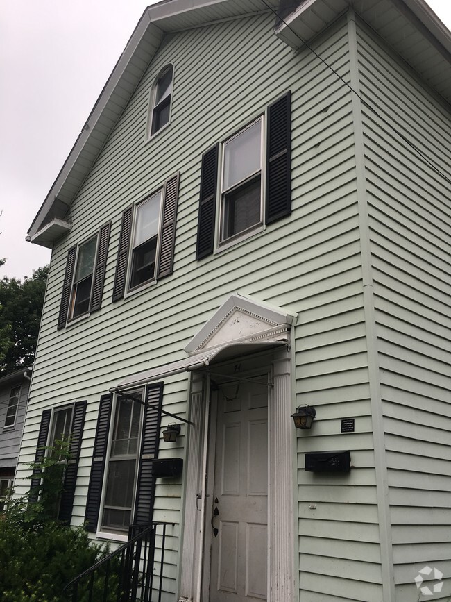 Building Photo - 74 Berkshire St Unit 2 Rental