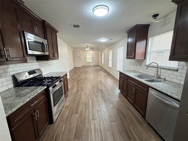 Photo - 21927 Octavia Way