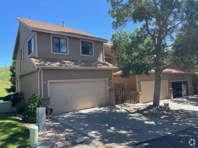 Building Photo - Lakewood Townhome with Pretty Views 4 Bedr...