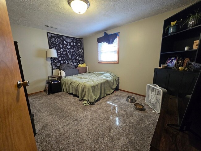 Photo - 2 Bedroom Home in Bloomington!