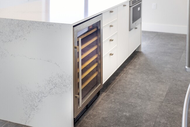 Signature Collection kitchen with wine fridge - Avalon South Miami