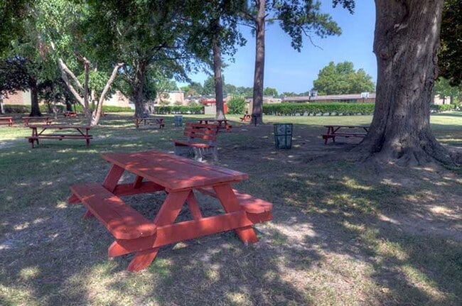 Photo - University Gardens Manor