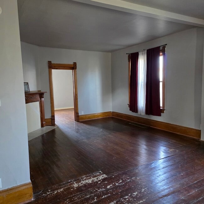 Photo - 384 S Hickory St