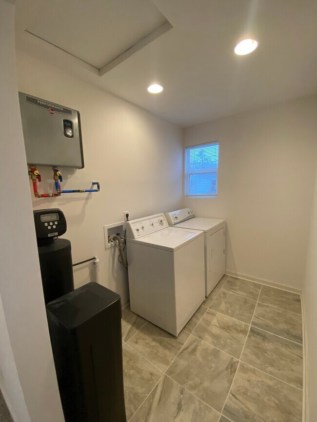 Photo - 311 W 33rd St