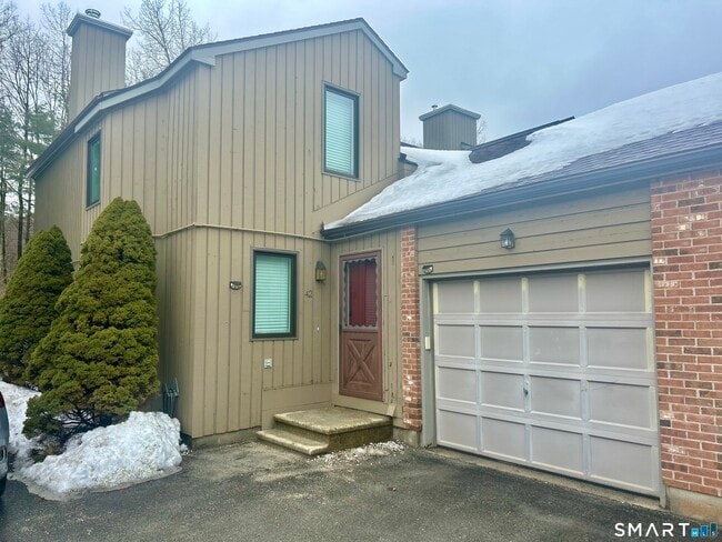 Building Photo - 42 Far View Cmns Unit 42