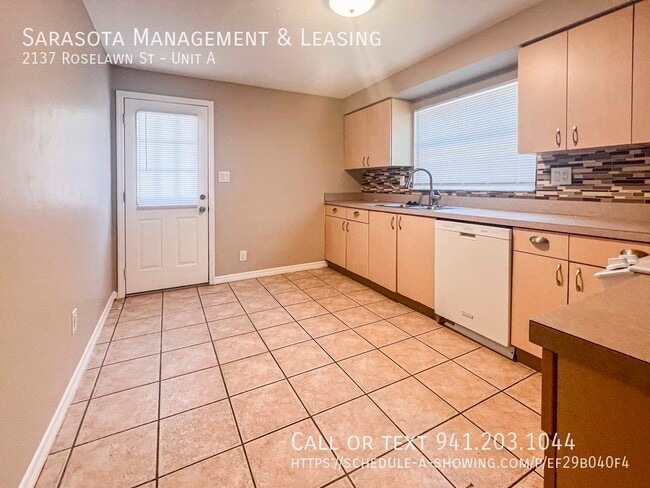 Photo - 2137 Roselawn St Unit A