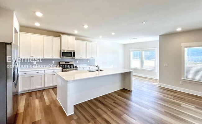 Photo - 1435 Firelight Wy