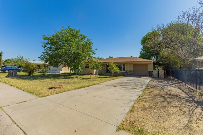 Photo - 7733 N 60th Ave