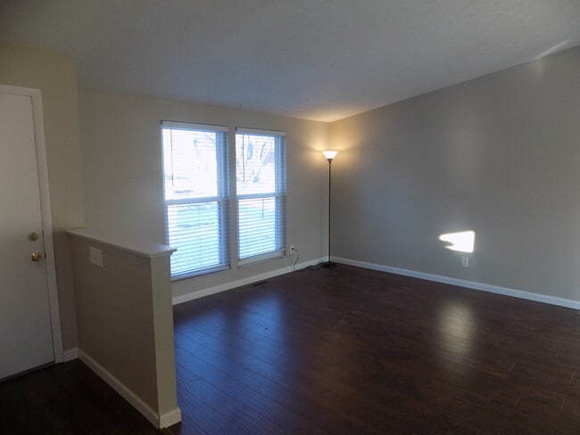 Photo - 3377 Hunt Club Road North