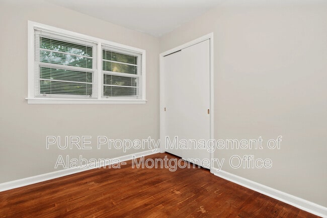 Building Photo - 4332 Sussex Dr