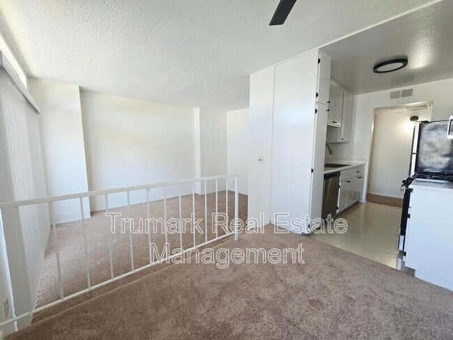Building Photo - 14605 Burbank Blvd Unit 108