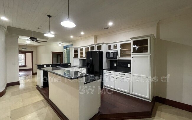 Photo - 109 Park Central Square Unit #C