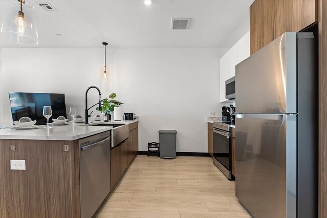 Photo - 600 Broadway Unidad 401