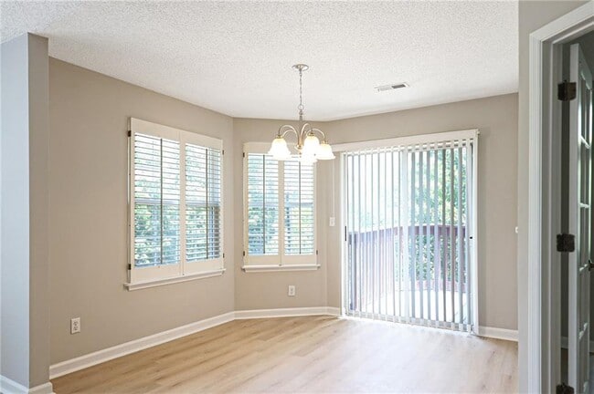 Photo - 901 Wentworth Ct