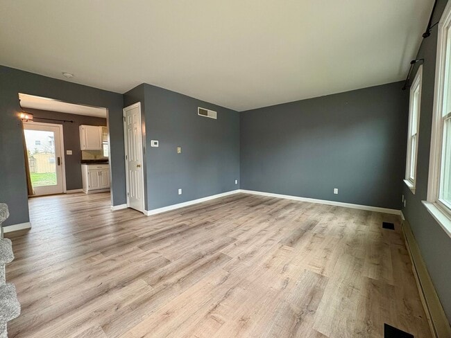 Photo - 3 Bedroom 1.5 Bathroom in Elizabethtown!