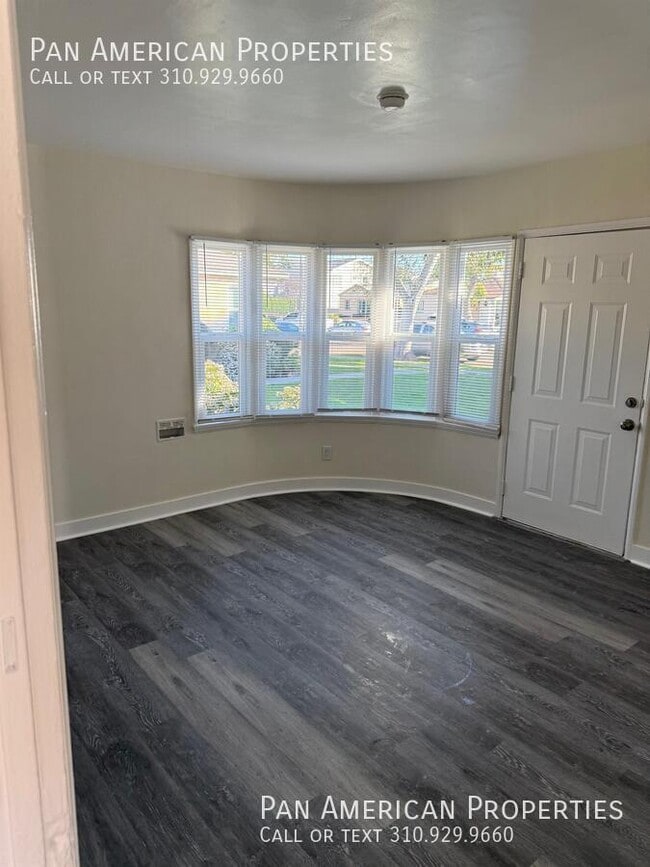 Building Photo - 3281 Minnesota Ave Unit B