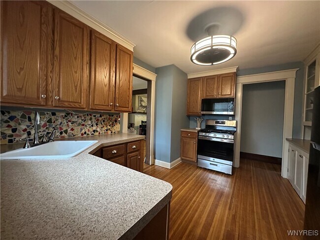 Photo - 365 W Utica St