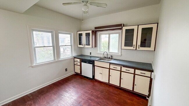 Photo - 413 W Mineral St