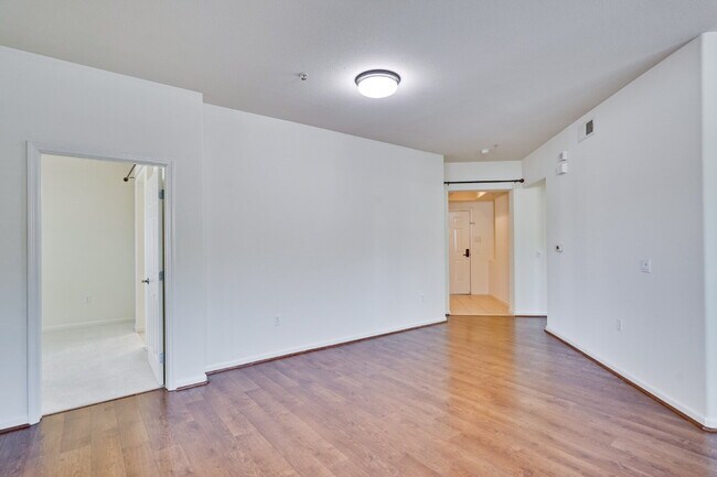 Photo - Spacious 3 Bed, 2 Bath with 2 Private Garages, Extra Storage & Resort Style Amenities Unidad 100
