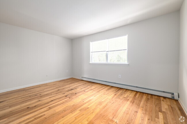 2BR, 1.5BA w/ Rec Room- 2,000SF - Second Bedroom