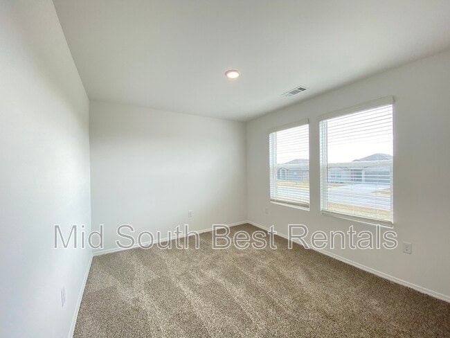 Photo - 84 Kelton Ln