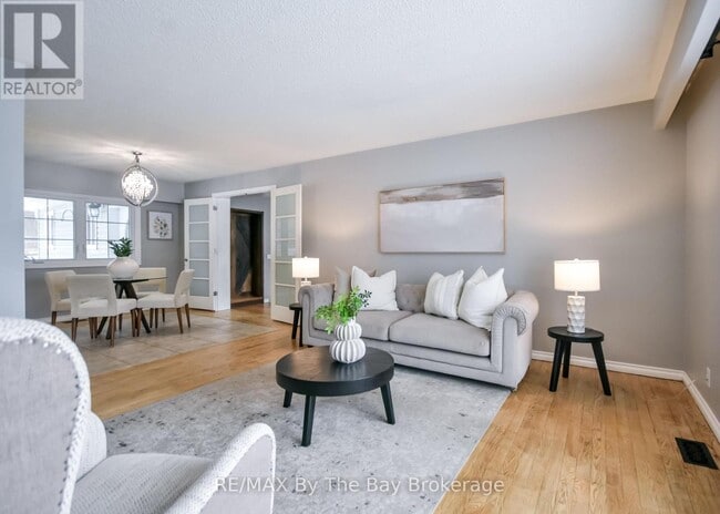 Photo - 111 Balm Beach Rd E