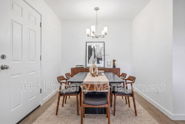 Photo - 714 W 13th St