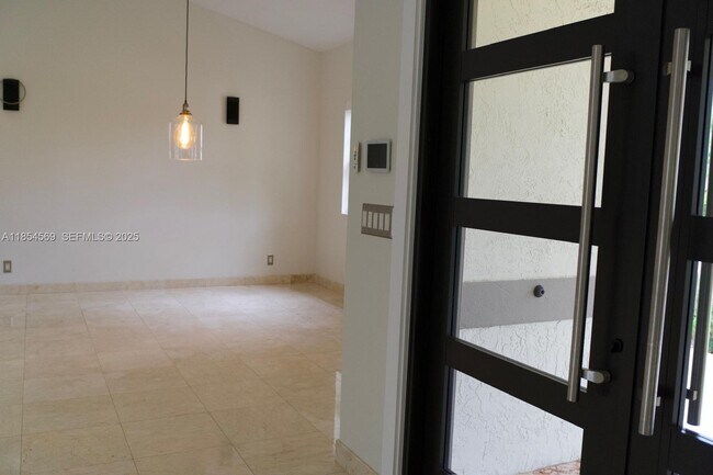 Photo - 6739 Skyline Dr