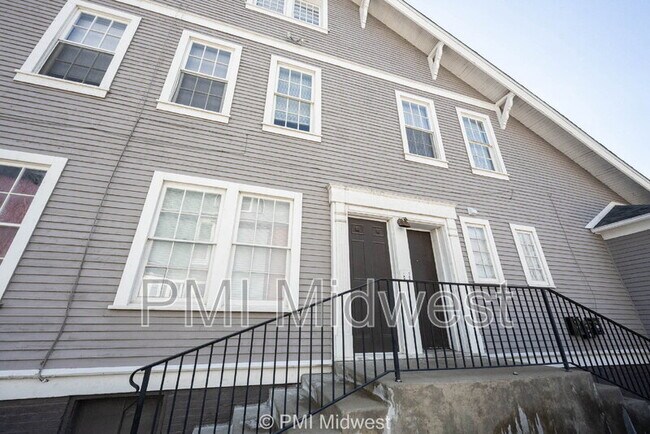 Photo - 125 E 17th St Unit Apt 2