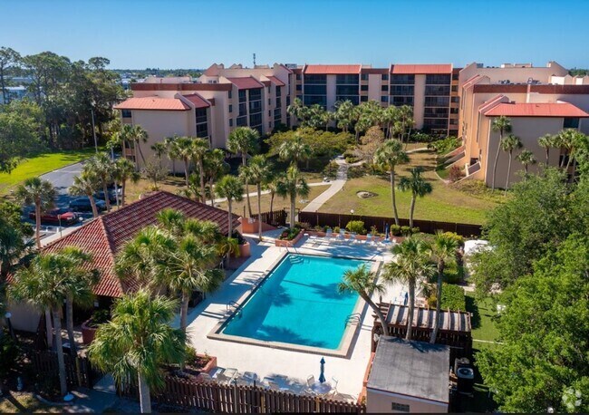 Building Photo - Beautifully Furnished Annual 2BR/2BA Condo...