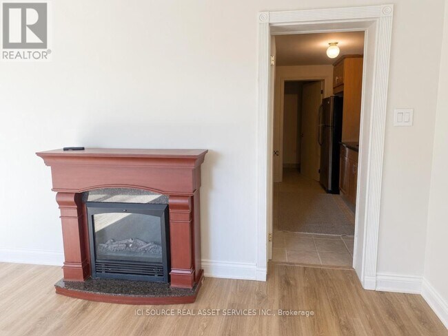 Photo - 172 Humbercrest Blvd Unit Main Fl