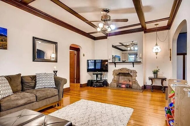 Photo - 210 N Raleigh St