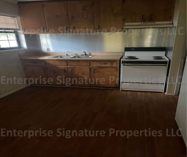 Photo - 711 Westmead St