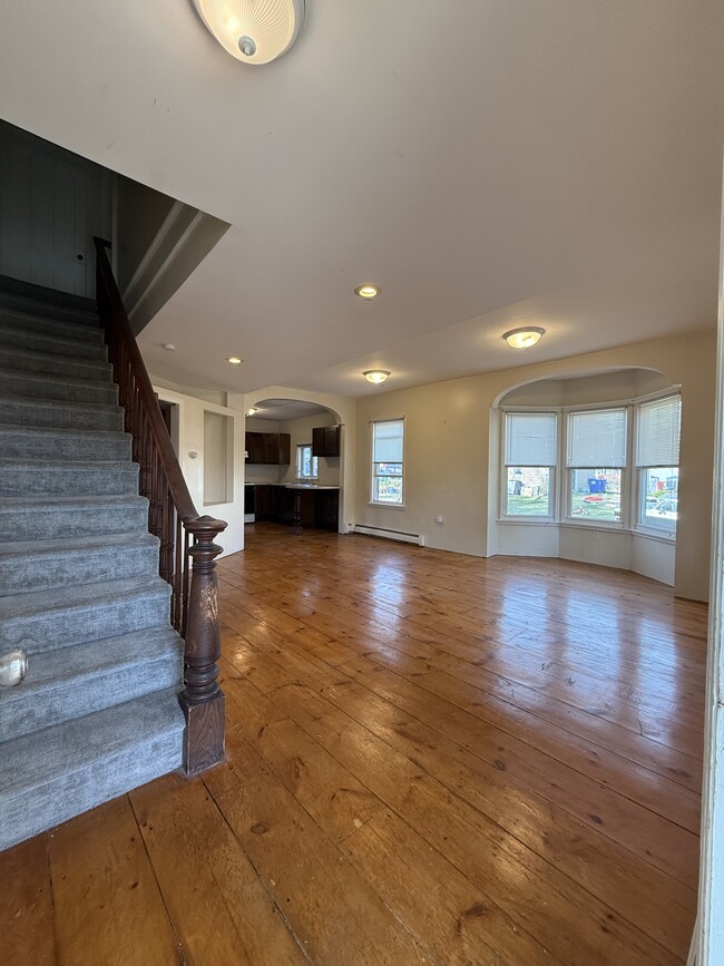 Building Photo - 4 Colvin Ave