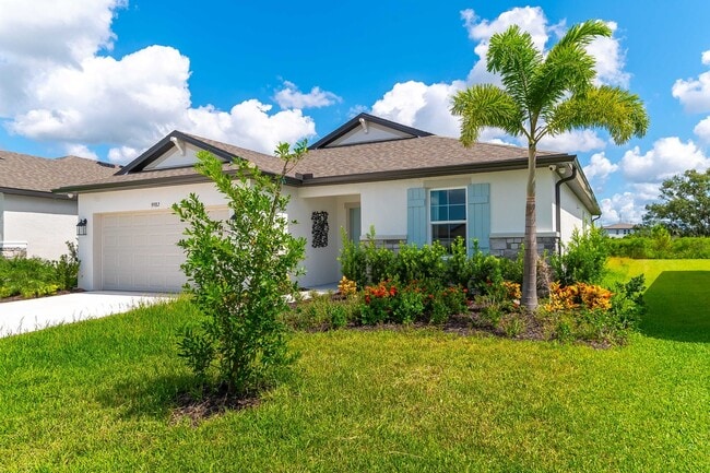 Building Photo - A Luxuriously Furnished 3-Bed, 2-Bath Mode... Rental