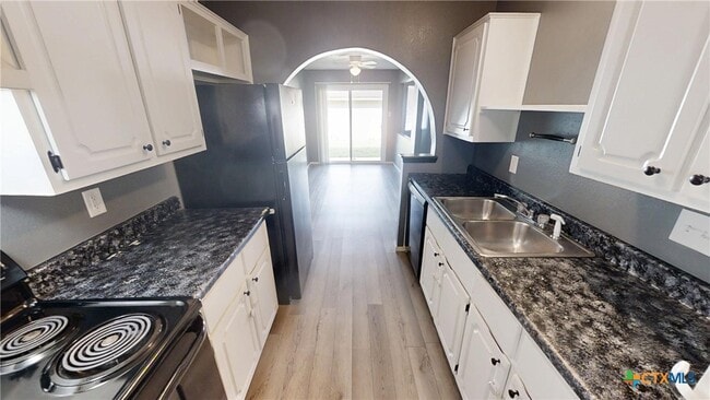 Building Photo - 2107 Creekwood Dr